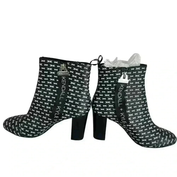 Kendall + Kylie Women's Arenza Block Heel Bootie, Size 7 - Picture 2 of 7